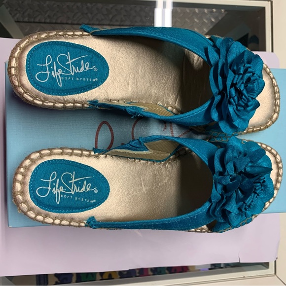 Life Stride Turquoise flower sandals slides - Picture 7 of 8